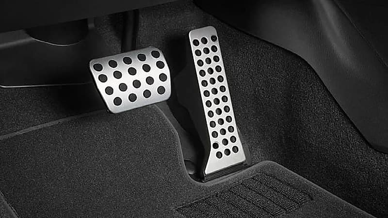 أسباب ارتفاع دواسة الفرامل عن دواسة البنزين في السيارة