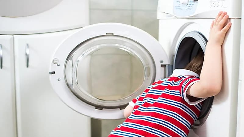 صورة..العثور على جثة طفل داخل غسالة