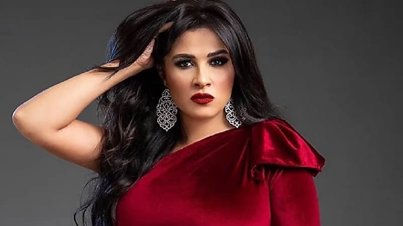 صورة ياسمين عبدالعزيز مع زوجها تثير ضجة بين جمهورها