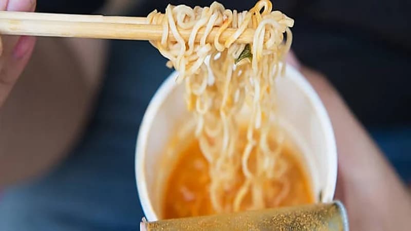 «الغذاء والدواء» تكشف حقيقة تسبب الشعيرية سريعة التحضير للسرطان (فيديو)