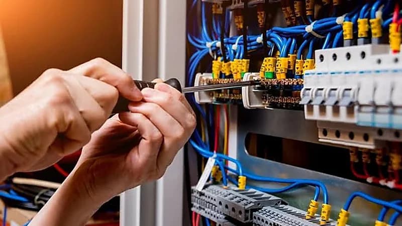 حظر فصل الكهرباء عن المستهلك من ذوي الحاجة للأجهزة الموصولة بها