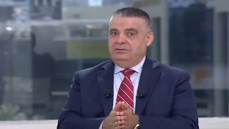 شاهد.. مختص يتحدث عن حل للتكدس داخل الطائرة 