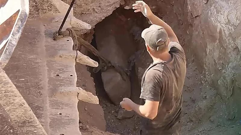 حجر أثري يثير جدلاً لتشابهه الواضح مع شعار الدولة الجديد.. صور