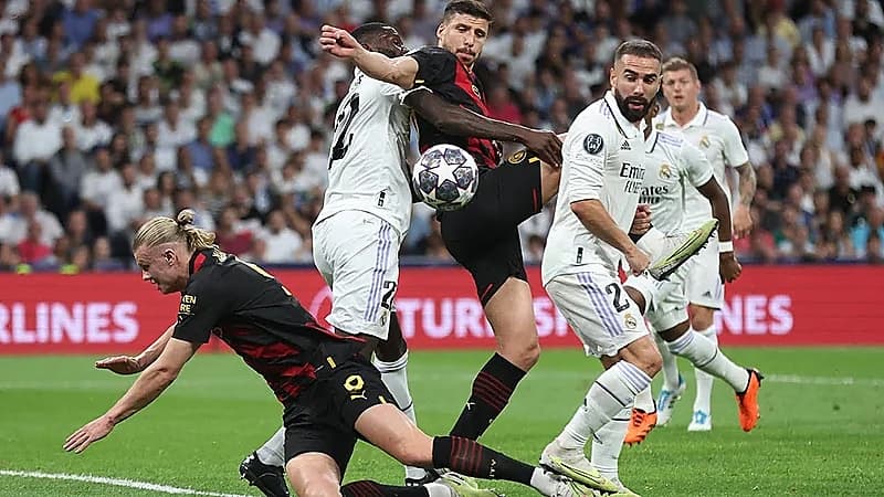 شاعر عربي يلقي قصيدة ساخرة في هزيمة ريال مدريد.. فيديو