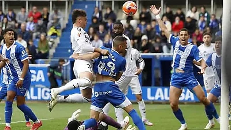 مدافع ريال مدريد يواجه اتهامات "إباحية"