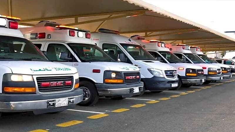 مصرع شخص وإصابة 49 إثر إنقلاب حافلة على طريق الرياض