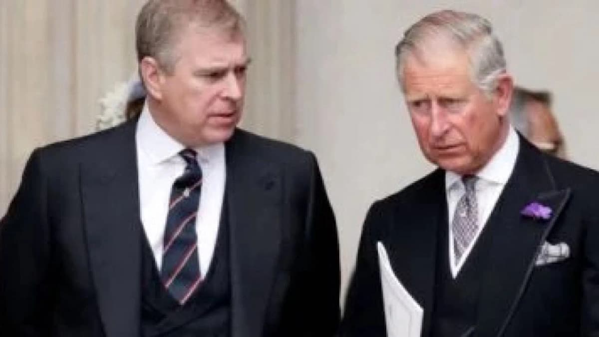 الملك تشارلز يجرد شقيقه أندرو من ألقابه ويأمره بمغادرة قصره