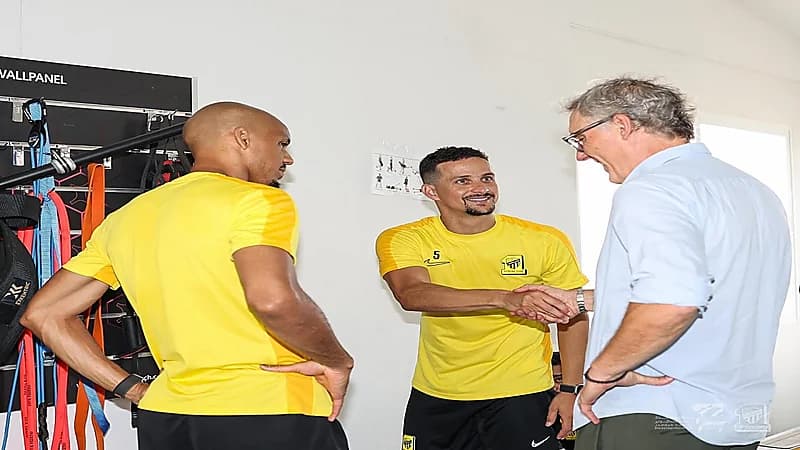 مدرب الاتحاد الجديد يلتقي لاعبي الفريق