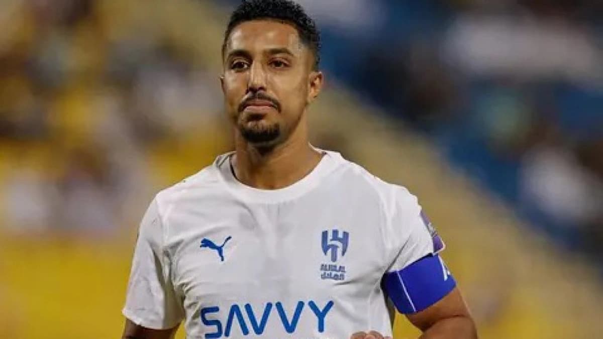 زوجة سالم الدوسري بفخر: هدف واحد يشرح الفرق بين لاعب عادي ولاعب استثنائي