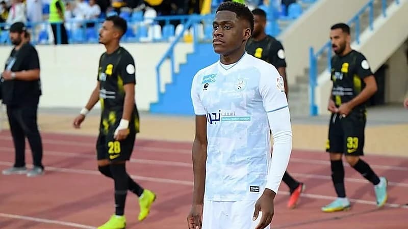 نادي عاصمي يستقطب لاعب الأخدود