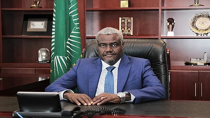 رئيس مفوضية الاتحاد الإفريقي يطير إلى السودان