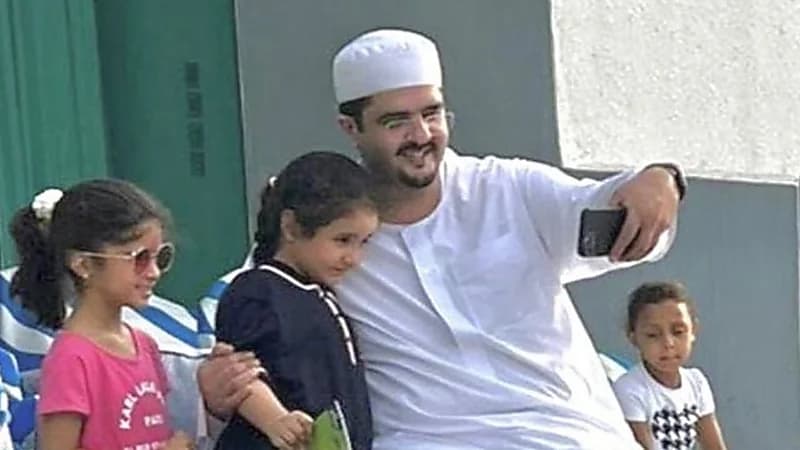 بالصور.. لحظات عفوية تجمع الأمير عبدالعزيز بن فهد مع بناته الأميرات