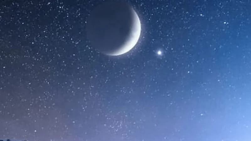 فلكية جدة: سماء المملكة تشهد اقتران القمر بكوكب المريخ اليوم