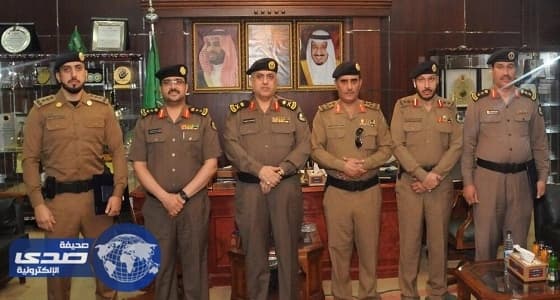 مدير شرطة الجوف يكرم عددا من الضباط لتميزهم في مجال عملهم