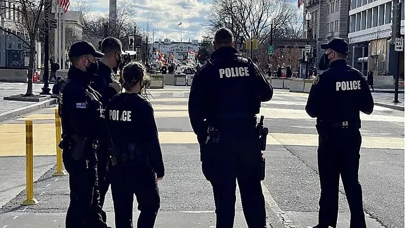 مقتل شخص في انفجار عبوة ناسفة خارج عيادة خصوبة بكاليفورنيا.. فيديو