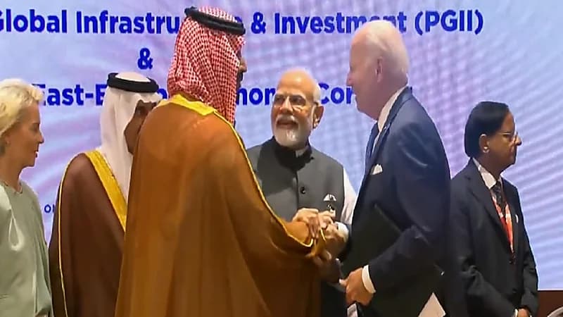 مصافحة جماعية بين ولي العهد وبايدن ورئيس وزراء الهند .. فيديو