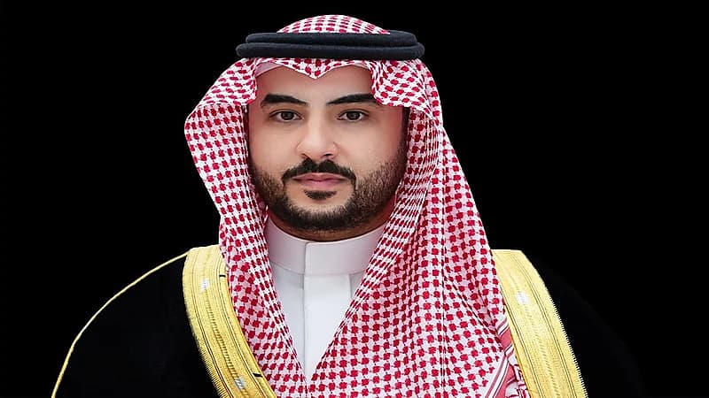 وزير الدفاع يتلقى اتصالاً هاتفياً من وزير الدفاع البريطاني