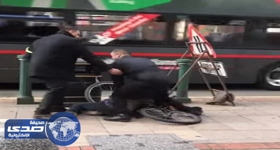 بالفيديو.. بواب يفقد وظيفته بسبب مقطع مصور