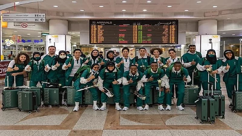 صور.. المنتخب الوطني لكرة قدم الصالات للسيدات يصل الكويت