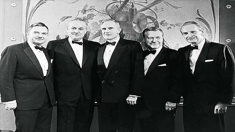 أغنى عائلات العالم بدأت "بالنصب"!