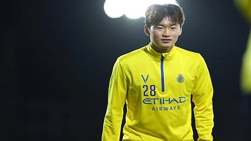 قرار " فيفا " ضد النصر يمنعه من تسجيل لاعب بديل لكيم جين سو