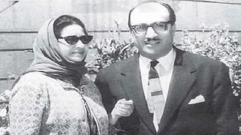 ابن زوج أم كلثوم يكشف قصة ارتباطها بوالده