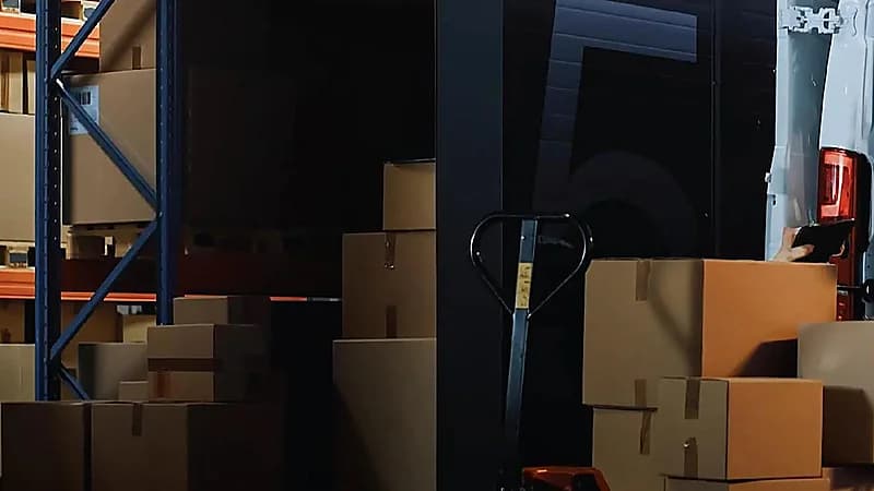 إحالة مخالف بالأحساء إلى النيابة العامة لتوزيعه مستحضرات صيدلانية غير مسجلة