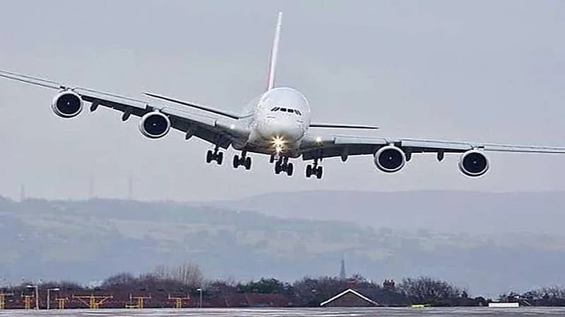 طائرة أمريكية تهبط اضطراريًا بسبب راكب مشاغب