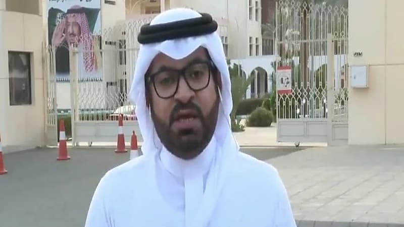 قصة طالب قضى يوماً كاملاً خارج أسوار مدرسة بمكة بسبب عدم تلقيه الجرعة الثانية من لقاح كورونا "فيديو"