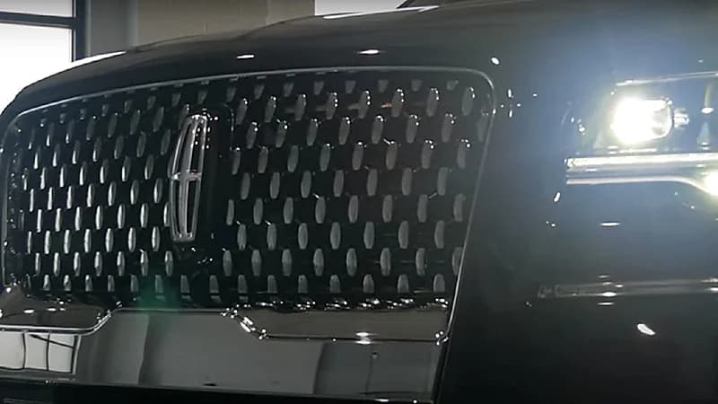 لينكولن تكشف عن سيارة دفع رباعي متطورة