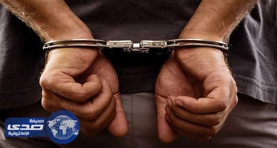 الإطاحة بشخص سرق سيارة وبدل لوحاتها في جدة