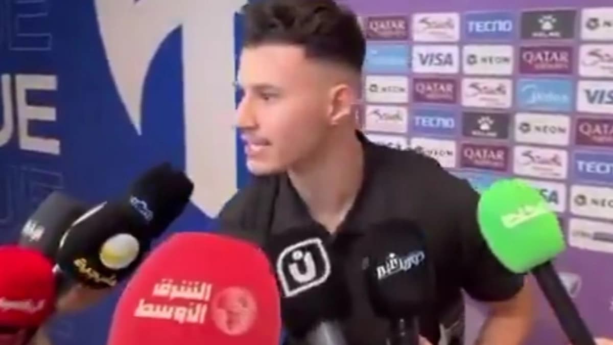 الحمدان: سالم الدوسري أسطورة الكرة السعودية ولا يحتاج تعليقًا.. فيديو