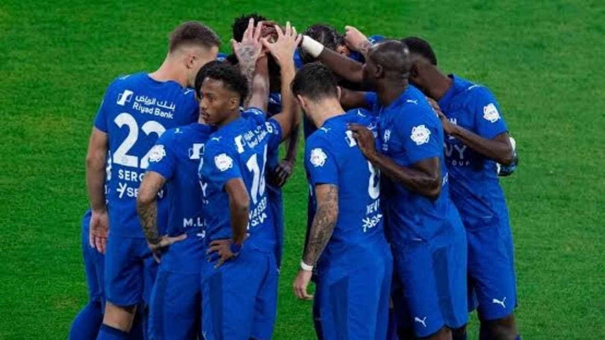 صافرة إسبانية تضبط لقاء الهلال والنجمة