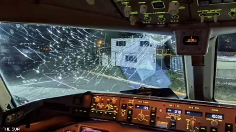 طائرة تواجه "حادثة خطيرة" بسبب كتلة جليد