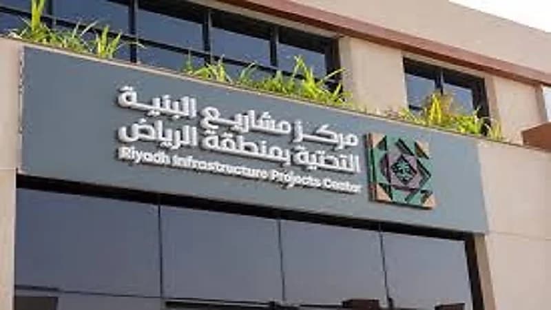 مركز البنية التحتية يُلزم بوضع ألواح علوية في المشاريع حول الجهات الحكومية والمعالم السياحية