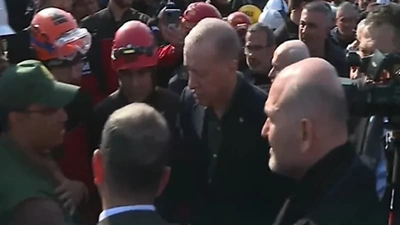 "أردوغان" يشكر المملكة من مقر الفريق السعودي للإغاثة في تركيا