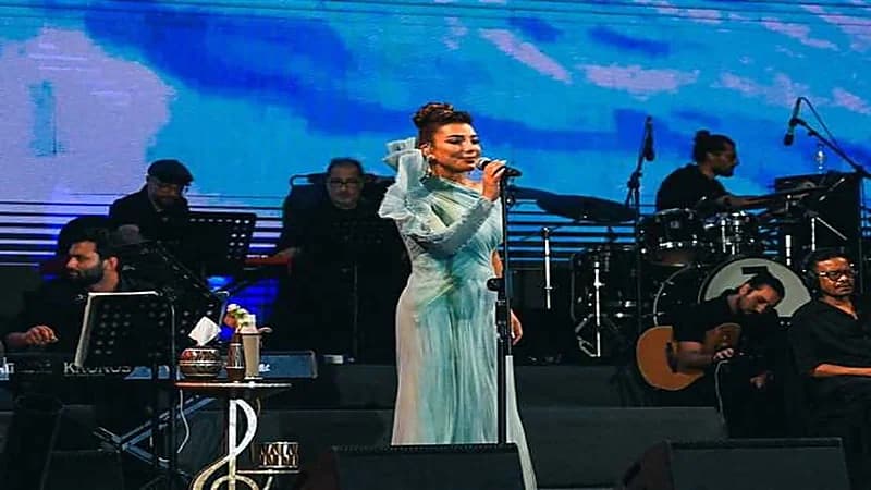 أصالة لأحد حضور حفلها قال لها بحبك: لازم تحبني يا حبيبي.. فيديو