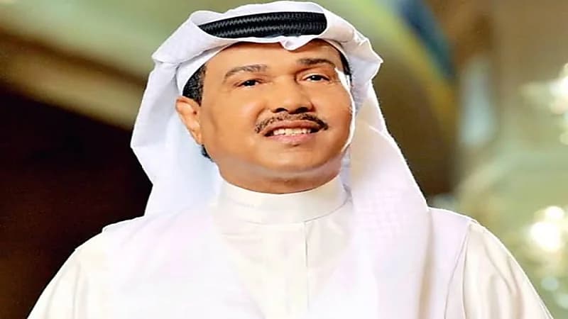 شاهد.. سقوط مصور حفلة الفنان محمد عبده
