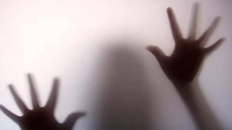 فتاة تستغيث على مواقع التواصل بعد تهديد والدها لها بـ القتل