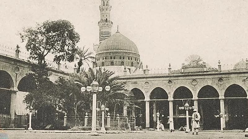 مقطع من التاريخ لأول بث صوتي مباشر لـ أذان صلاة العشاء من المسجد النبوي الشريف