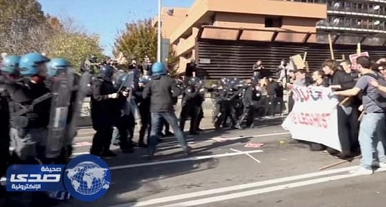 مظاهرة احتجاج على إجلاء مبنى للاجئين في إيطاليا