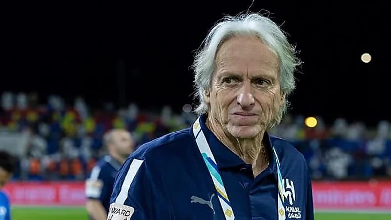 مدرب الهلال يحضر تدريبات فنربخشة قبل السوبر التركي