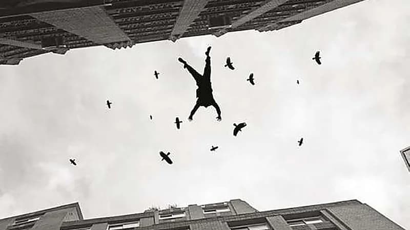 مراهقة مصرية تلقي بنفسها من الطابق الرابع بسبب والدها