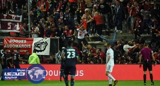 إصابة 29 شخصا في انهيار حواجز ملعب خلال مبارة ليل الفرنسي