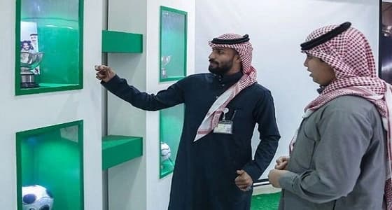 بالصور.. تفاعل الزوار مع ركن اتحاد الكرة بالجنادرية