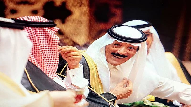 العواجي يروي ردة فعل الأمير نايف بعدما شق مواطن ثوبه أمامه