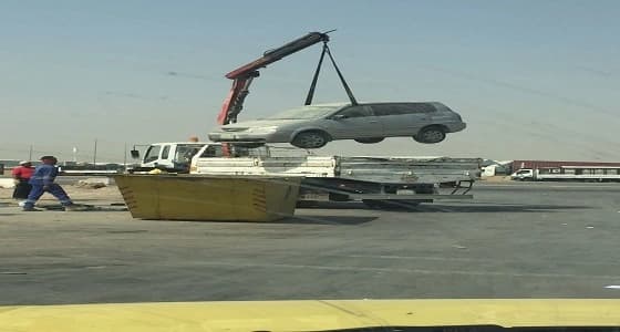 بالصور.. إزالة الأخشاب والصناديق المخالفة في الملز بالرياض