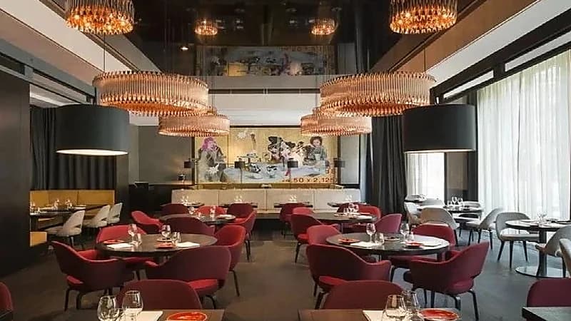 التجارة تحذر المقاهي والمطاعم من فرض رسوم خدمة على الطلبات