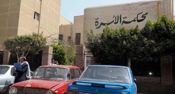 فتاة تسرق زوج صديقتها وتشرد أسرتها