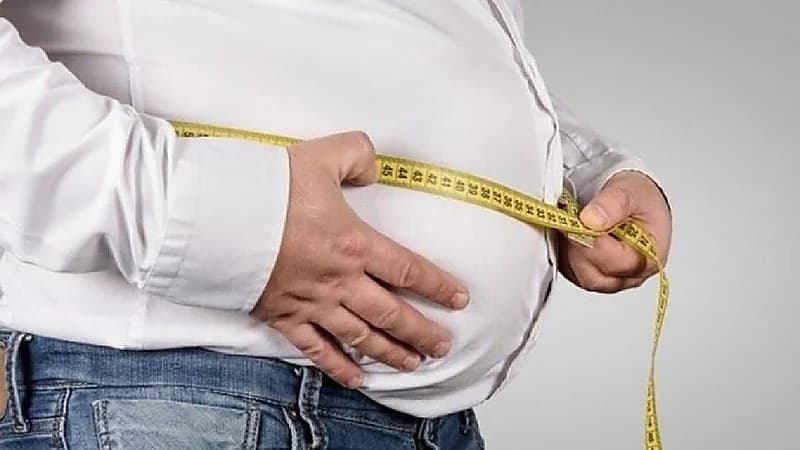 دراسة : قلة النوم سبباً جديداً في تراكم الدهون أسفل البطن